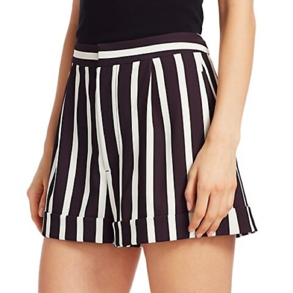 🆕 Alice + Olivia Conry Striped Shorts NWT 🤍🖤🤍